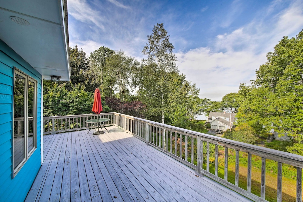 Charming Retreat w/ Deck ~ 4 Mi From Casco Bay! view 4