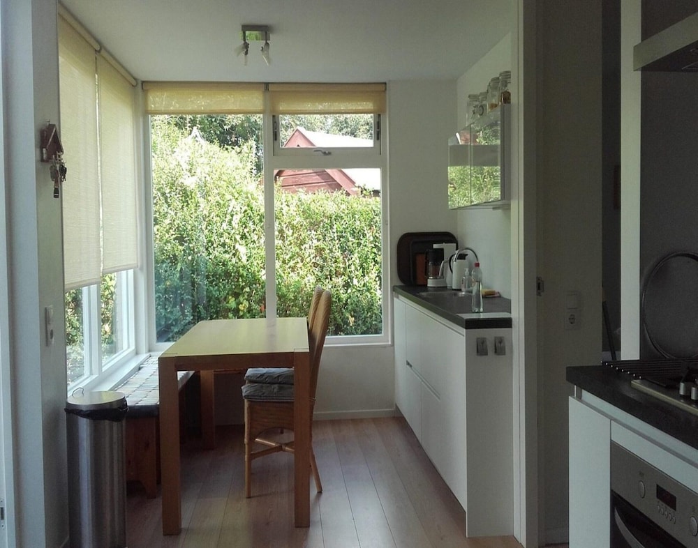 Nice Bungalow With a Sunny Garden