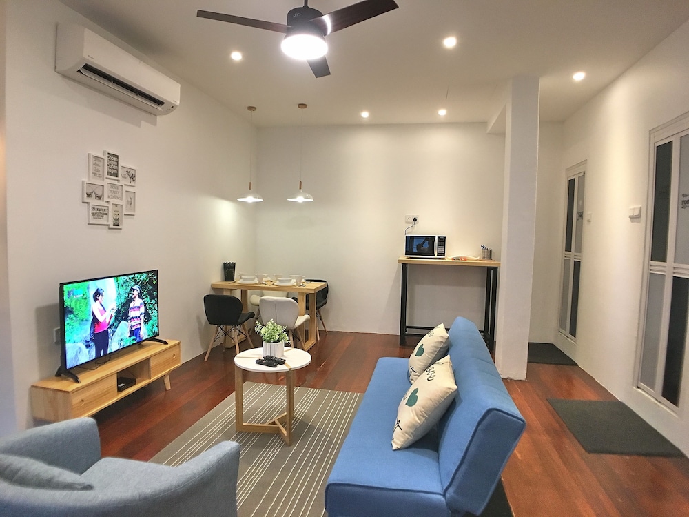 iBook7 - 2 Bedroom Gurney Studio Suite by iBook Homestay