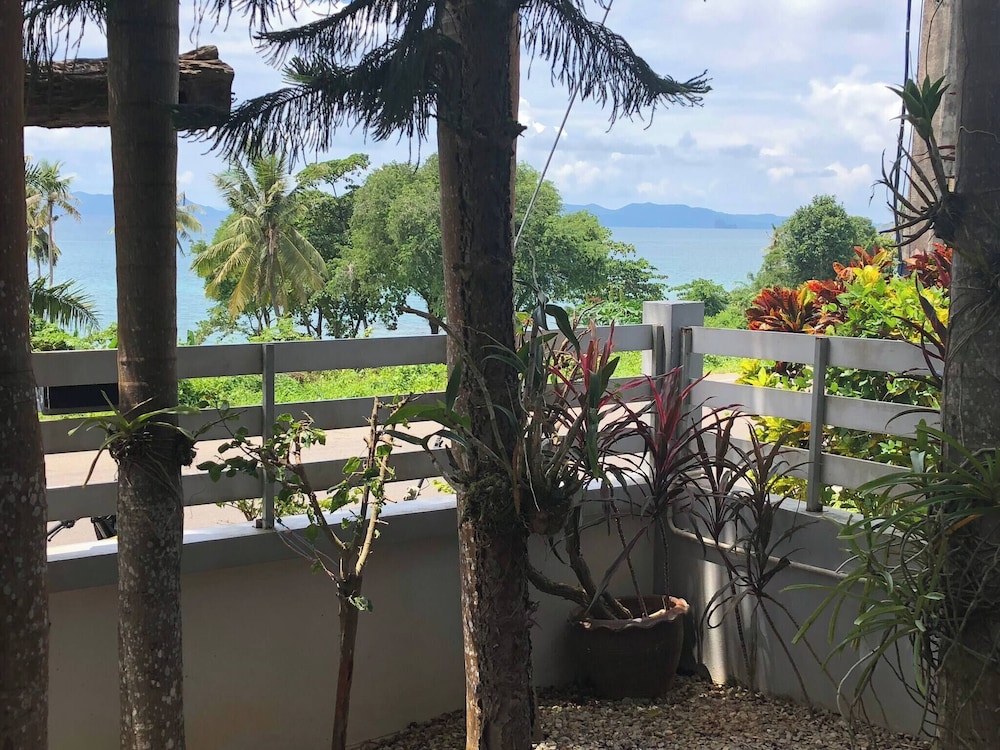 House 4 People sea View 100 m From the Beach