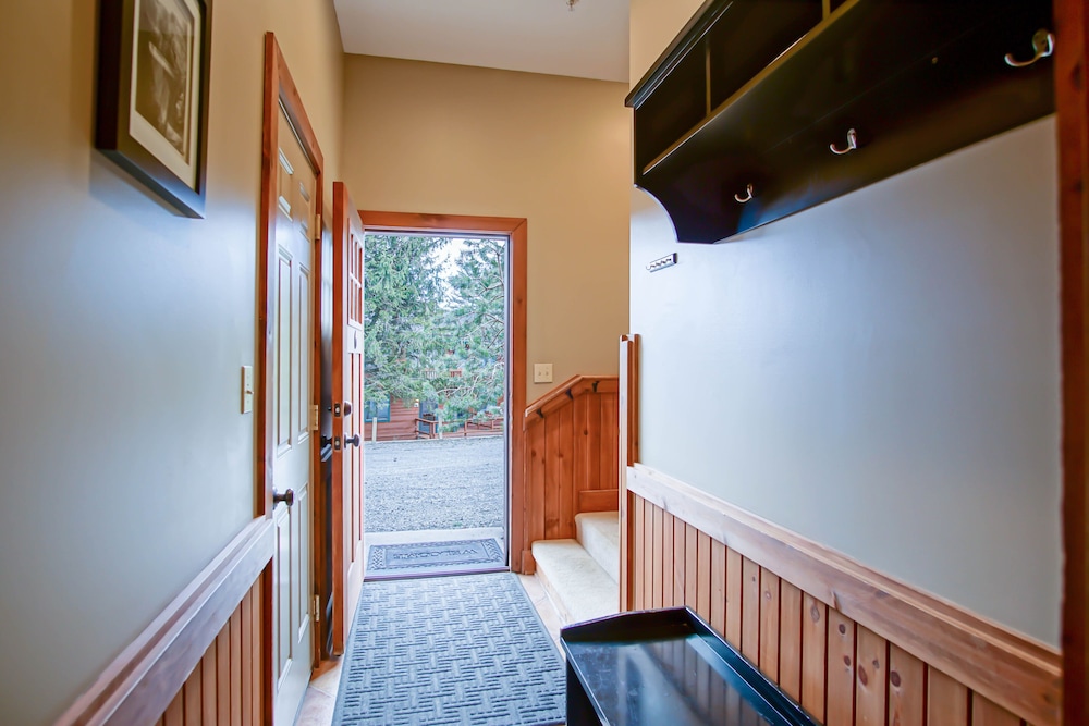 Shays Landing #6: 4 Bedrooms, 4.5 Bath: Pvt Hot Tub, Slope Side