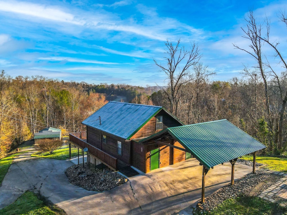 Mountain Views Hot Tub Close to PF Gsmnp