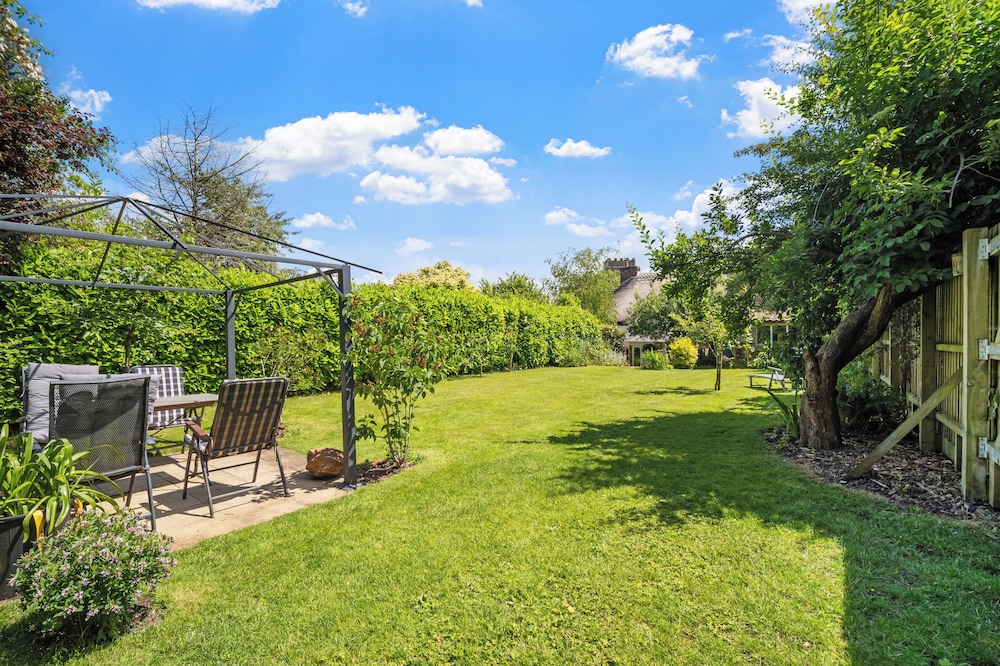 Idyllic Historic Thatched Cottage Hardy's Dorset view 3