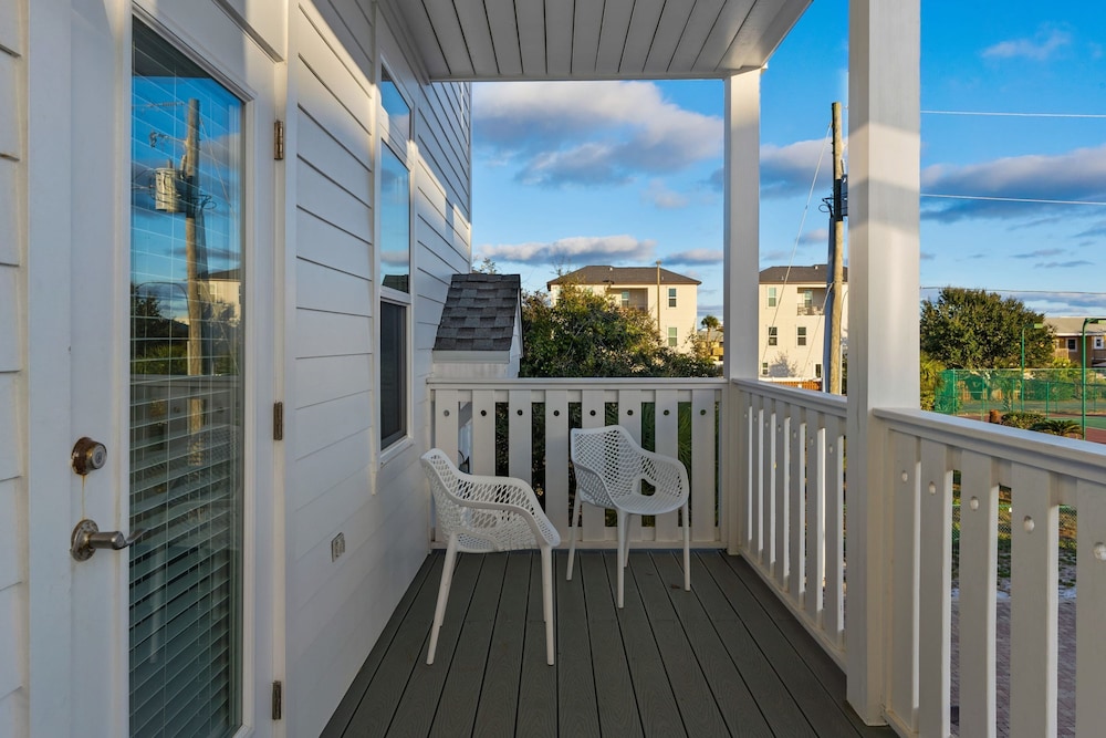Blue Surf Lane Miramar Beach Home w Pool Firepit Golf Cart Quick Beach Access