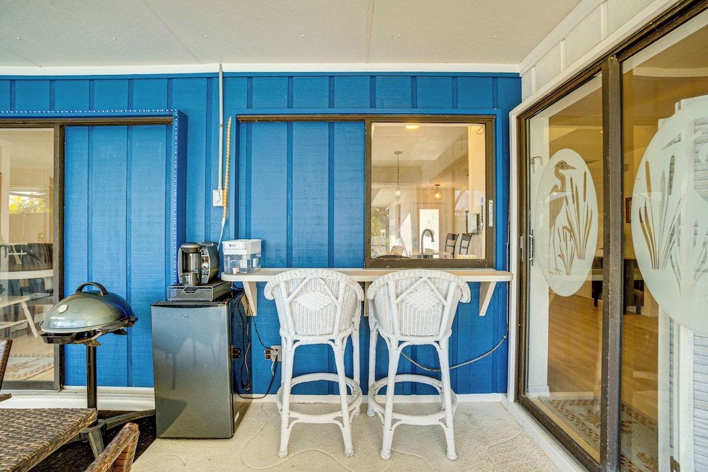 Pool, BBQ & More: Sleek Home in Port Charlotte!