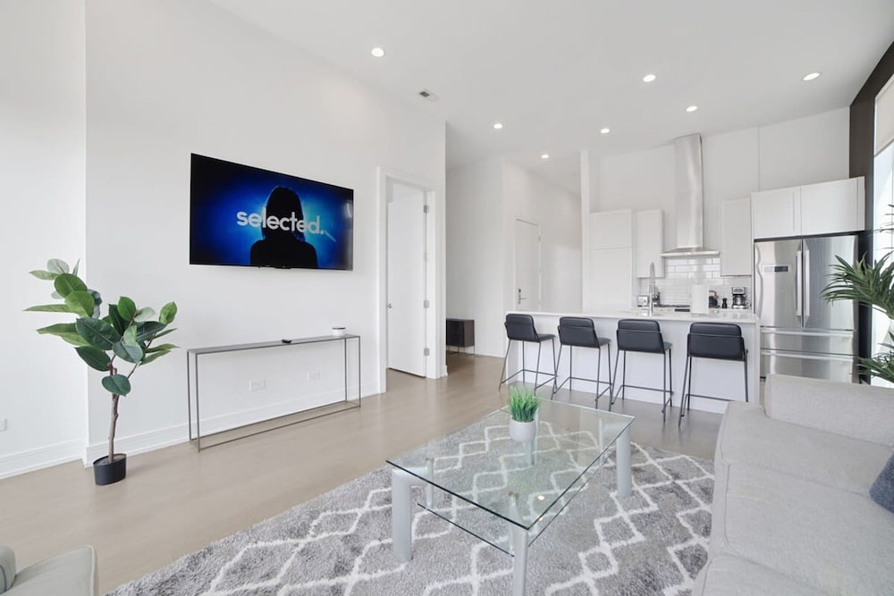 4-bedroom Penthouse w 2 Large Balconies Rooftop