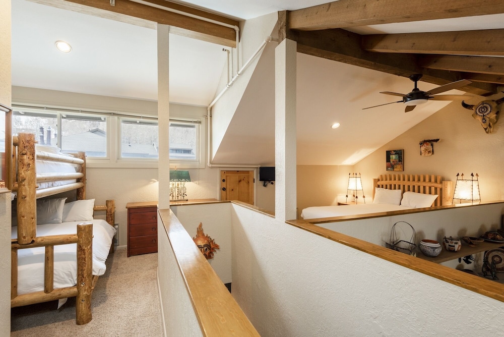 Snow Flower 124 2 Bedroom Condo by RedAwning view 4