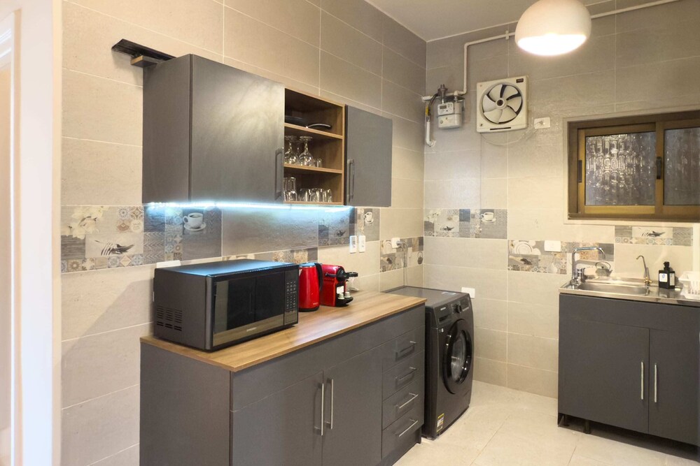 Xuru Stays I The 2bdr Crimson Crib @ The Heart Of Heliopolis