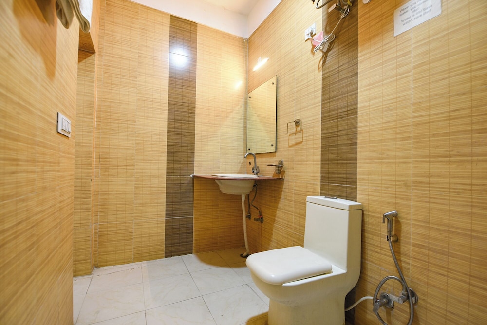 Fabhotel Golden Palm