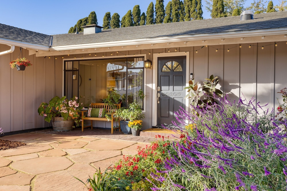 Hummingbird Haven by Avantstay Dog-friendly Near the Beach Huge Yard Hot Tub