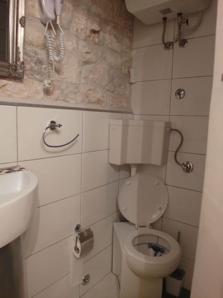 Dragazzo Room en Trogir — bathroom