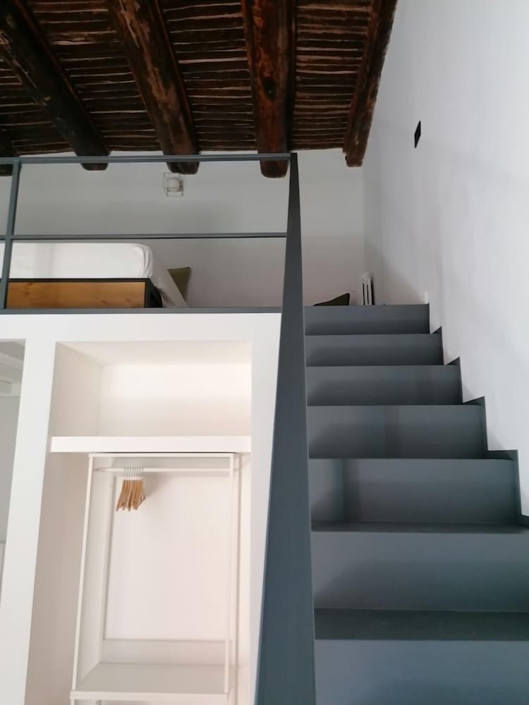 SB6 Rooms & Apartment