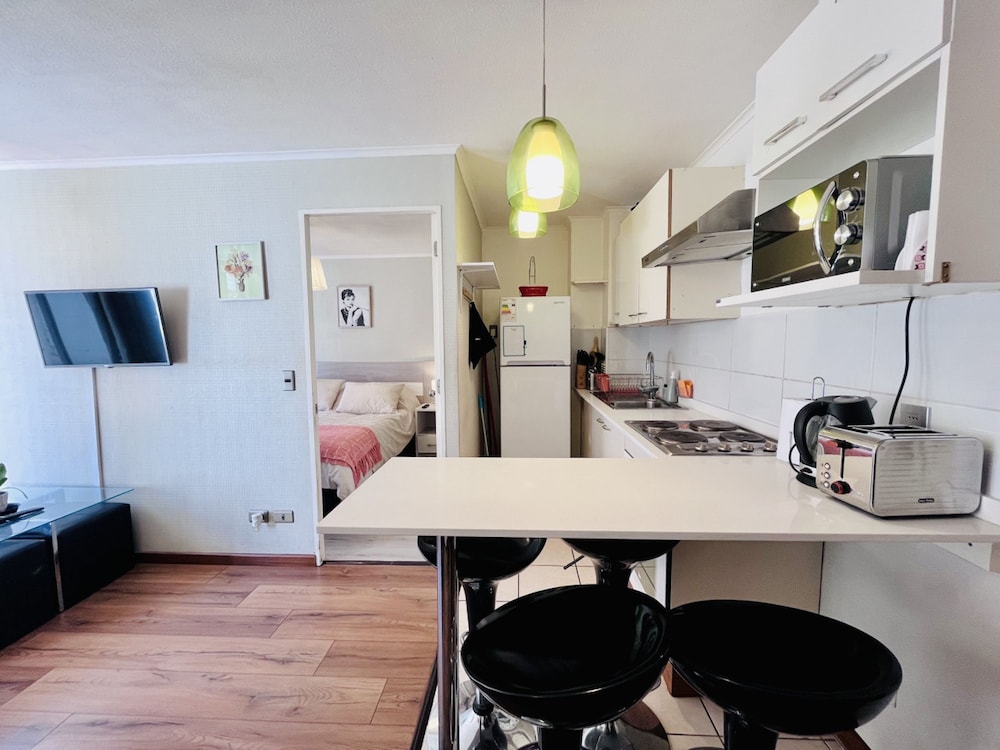 Urban Yard Bus Terminal Home Office Pool Wifi