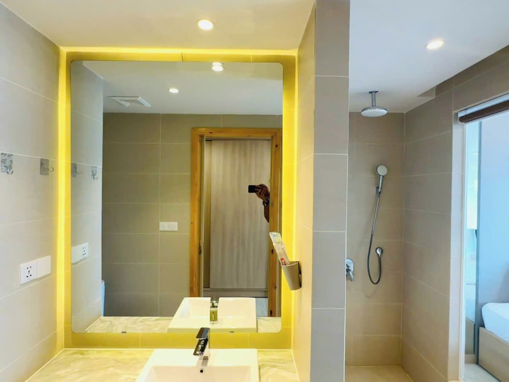 Gold Coast Balcony Serviced Apartment