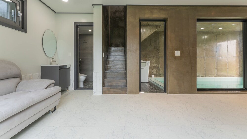 Taean Aloha Oe Pet Pool Villa