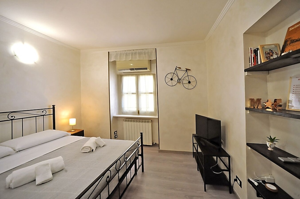 Cozy studio in Turin city center view 5