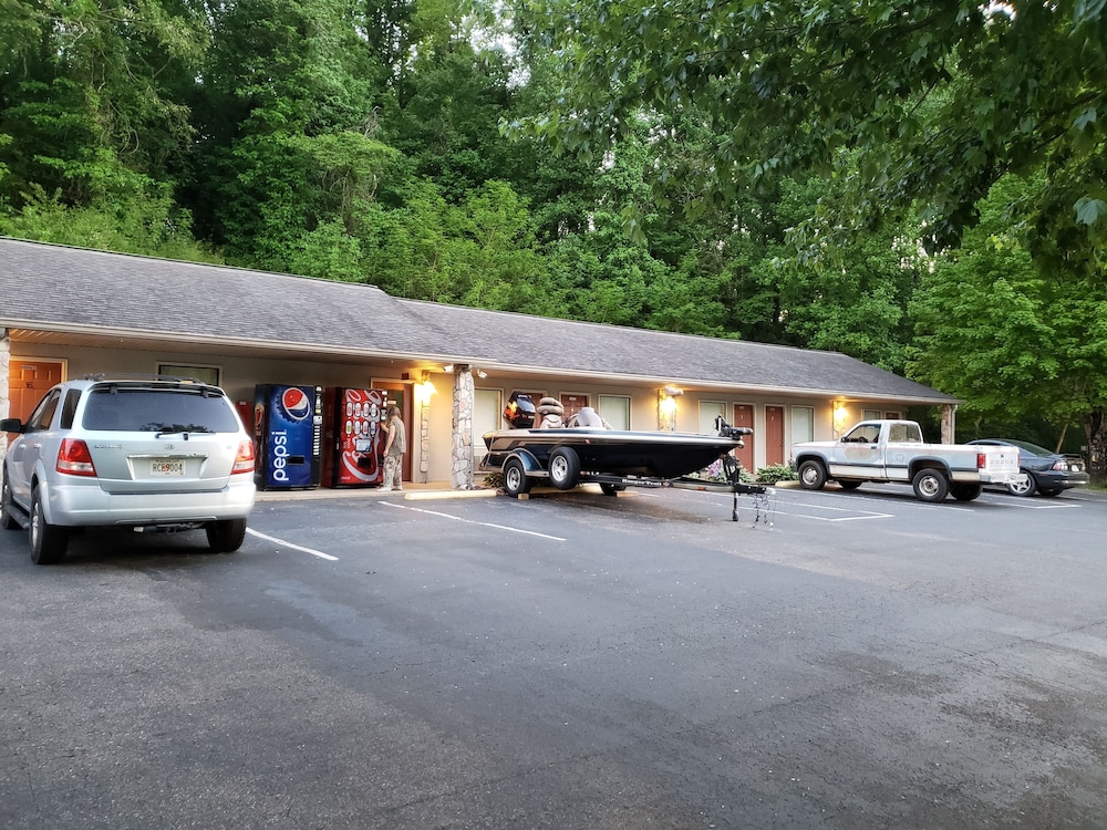 Chatuge Mountain Inn - Property Image 16