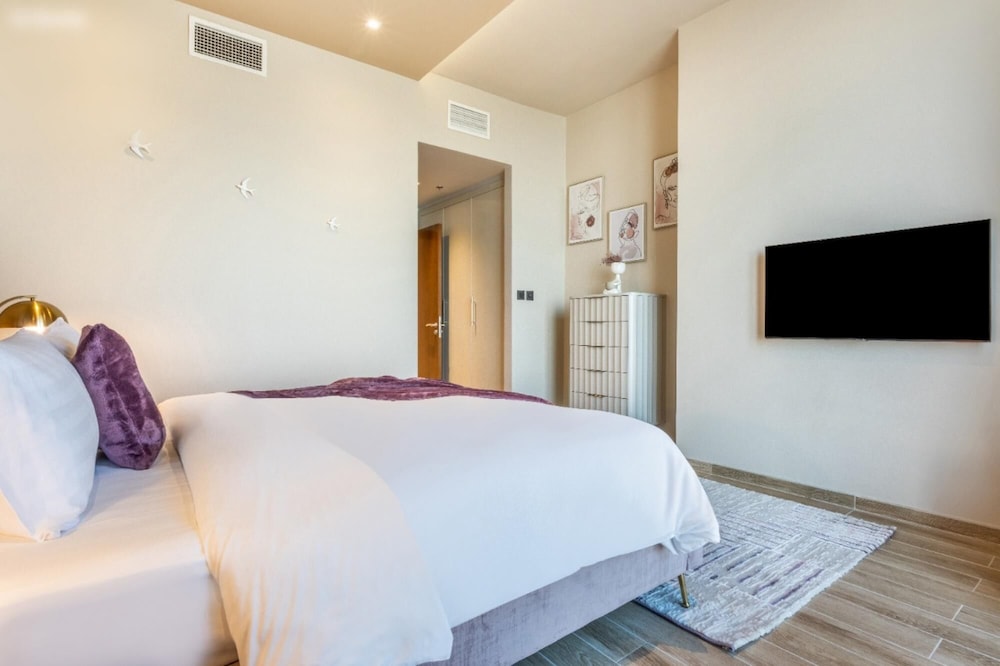 Luxury 2B Apt Al Habtoor Amna Tower