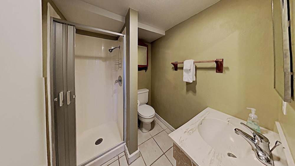 Slopeside 2 Bedroom Condo with 3 Hot Tubs, Sauna and Pool! Next To Canyon Lodge! by RedAwning view 2