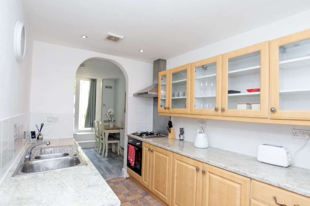 Large Garden Apartment Central Bristol view 4