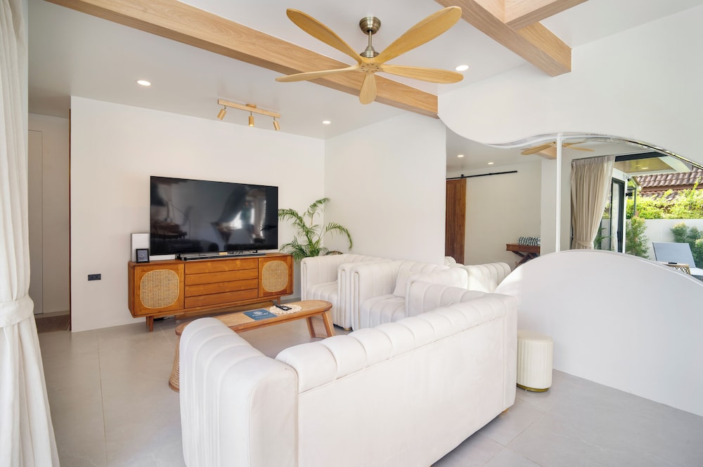 Family Oasis Pool & Beach Nearby V191