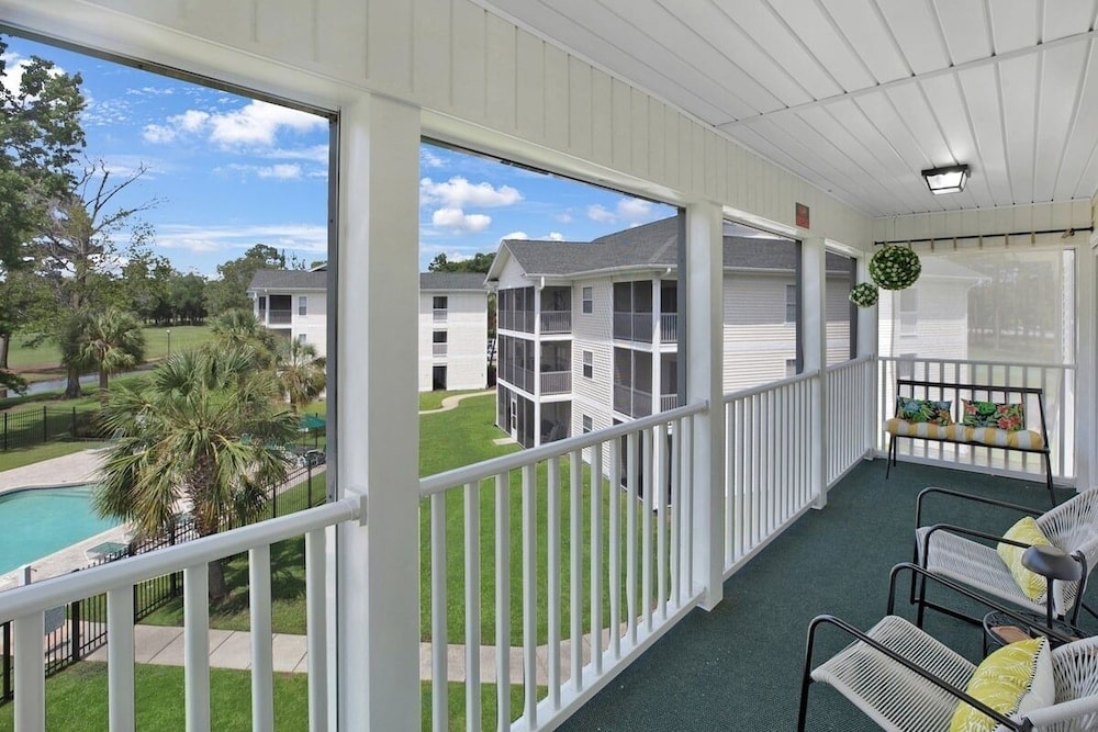 River Oaks 30h 2 Bedroom Condo