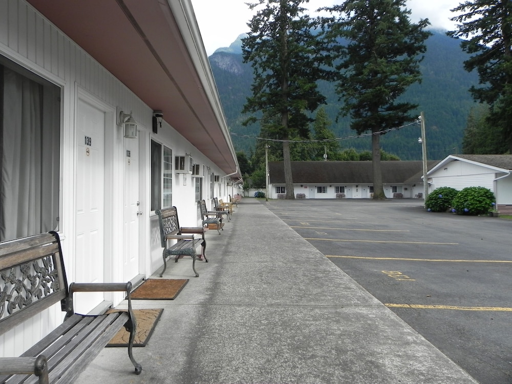 Skagit Motor Inn - Image 2