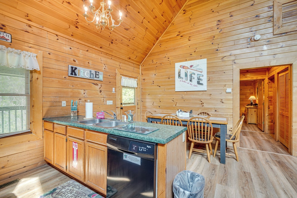 Private Hot Tub: Lake Resort Cabin in Sevierville!