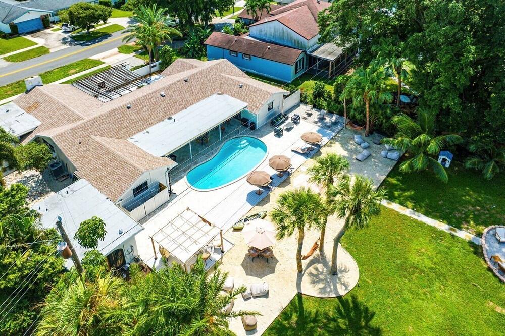 The Garden of Eden | Beautiful Villa w/ Pool & Game Room