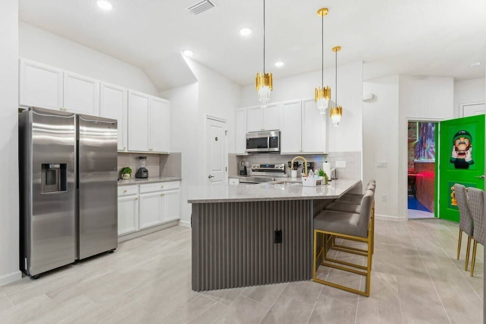 Paradiso Grande 5BR Home w Pool, Mario Game Room