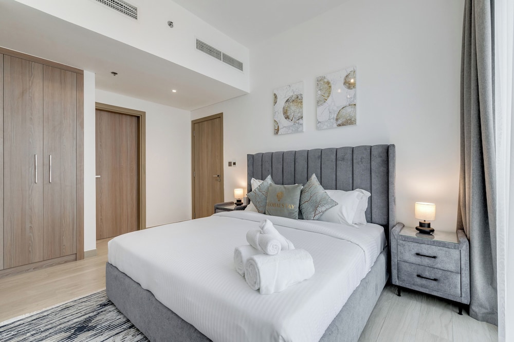 GLOBALSTAY. Azizi Riviera 40