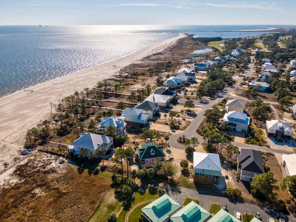 Breezy Decks - 601 Hernando Pl 4 Bedroom Home