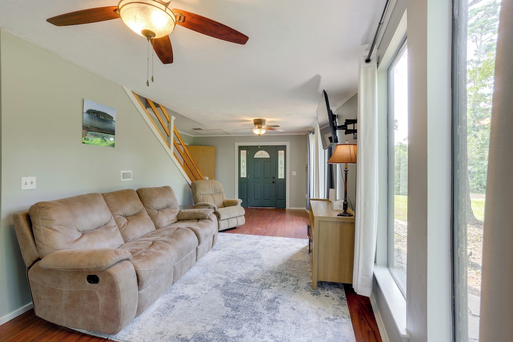 Wraparound Porch: Toledo Bend Reservoir Retreat!