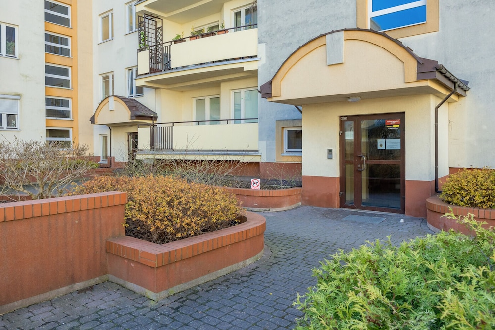 Cozy Apartment With Balcony by Renters view 3