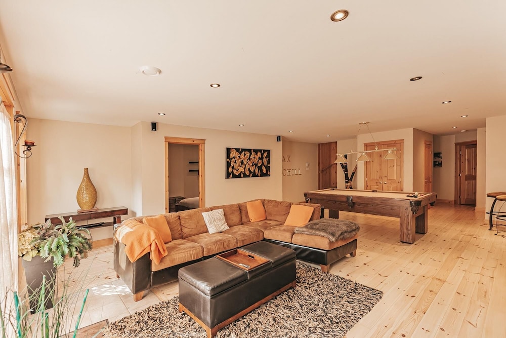 Harfang 51 - Stunning log Cottage With Private hot tub Pool and Scandinavian dry Barrel Sauna