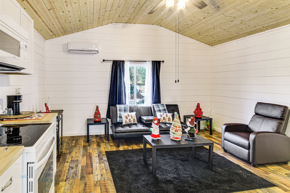 1 Mi to Dtwn Enterprise: Pet-friendly Home w/ Yard