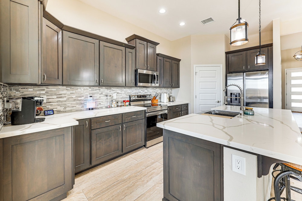 3 Mi to Colorado River: New-build Family Home!