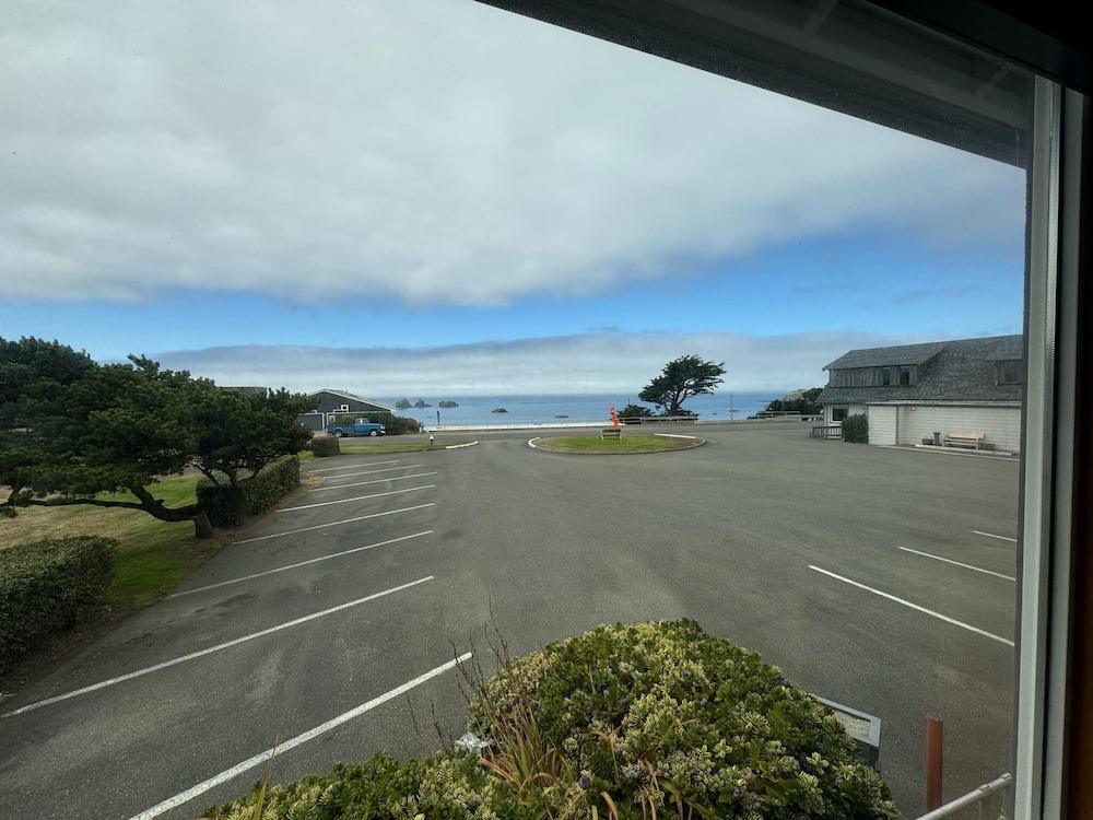 Sunset Oceanfront Lodging