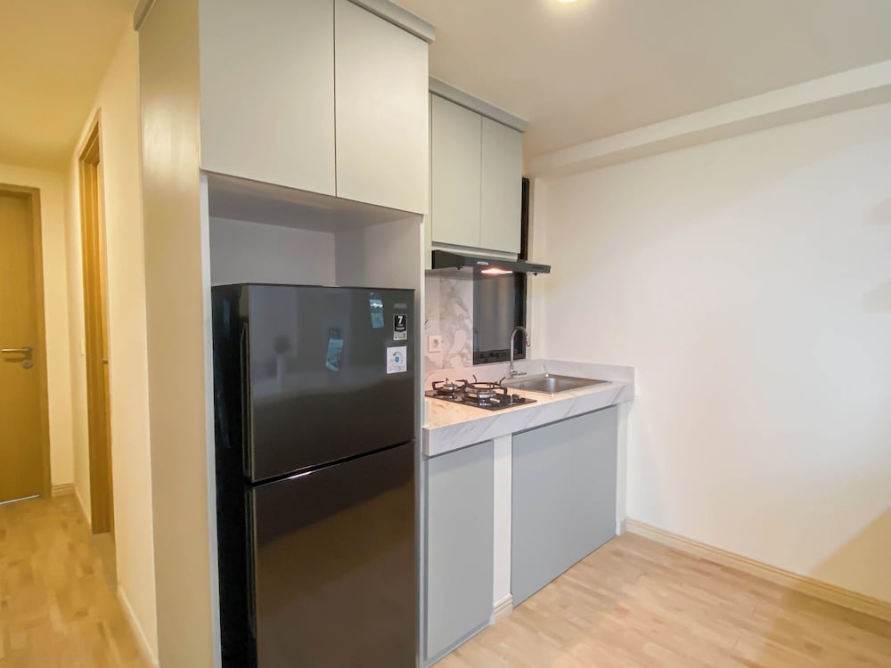 Modern Look And Restful 3Br At Meikarta Apartment