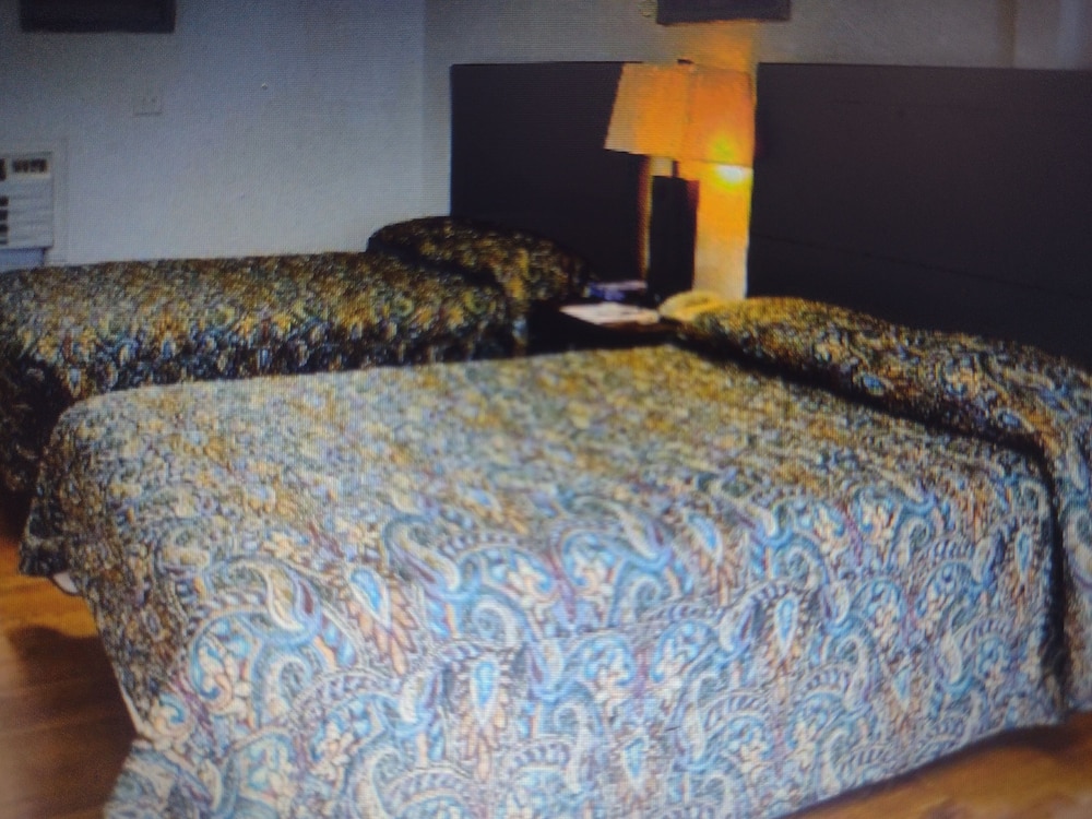 Budget Inn & Suites view 3