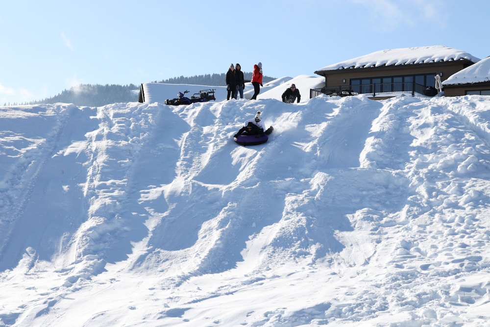 Glenn Haven Luxury Large Group Getaway Sleeps 60
