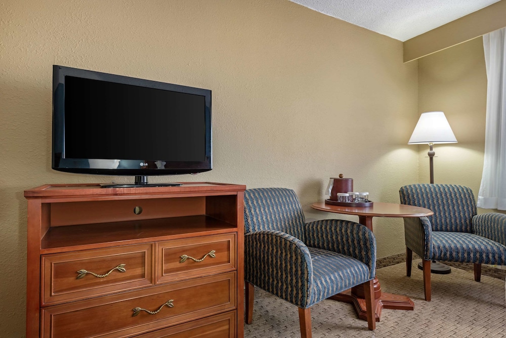 Lexington Vacations - Clarion Hotel Conference Center - North - Property Image 102