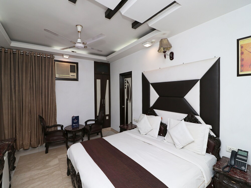 OYO 11201 Near Bhikaji Cama Place