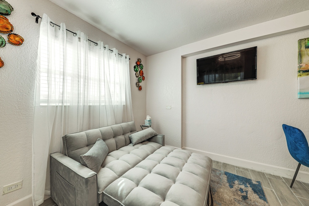 2 Mi to Hard Rock Stadium: Studio in Miami Gardens