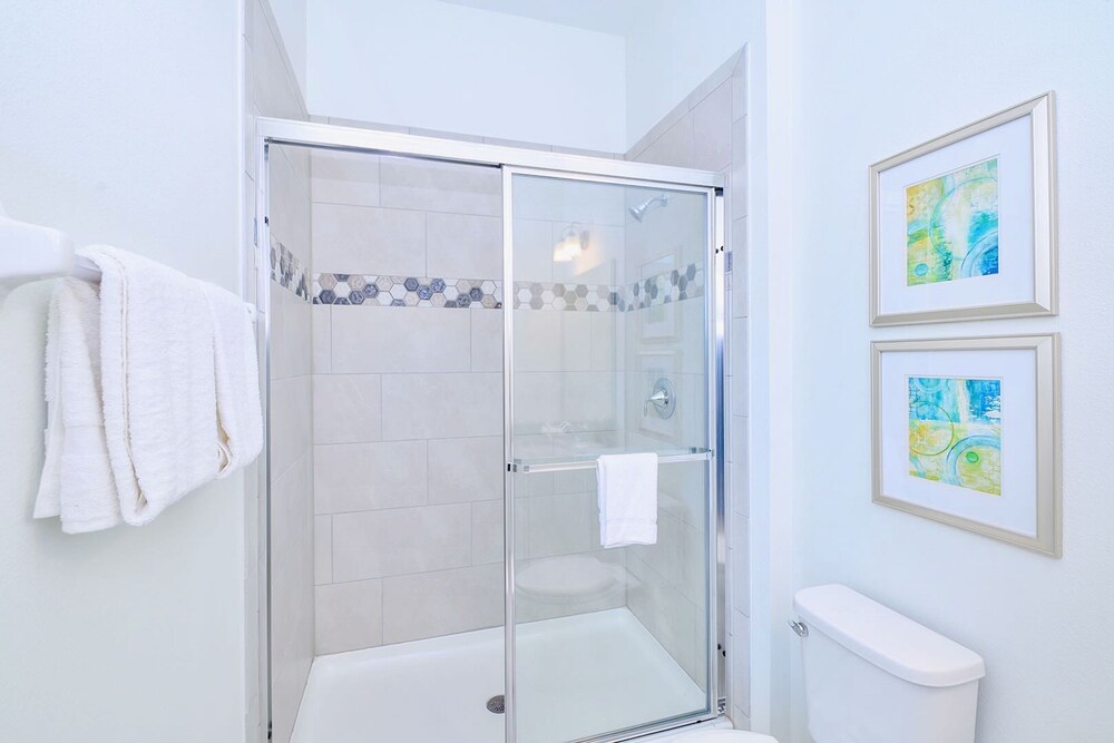 Upstay Mansion w Cinema Games Pool- Sleeps 26