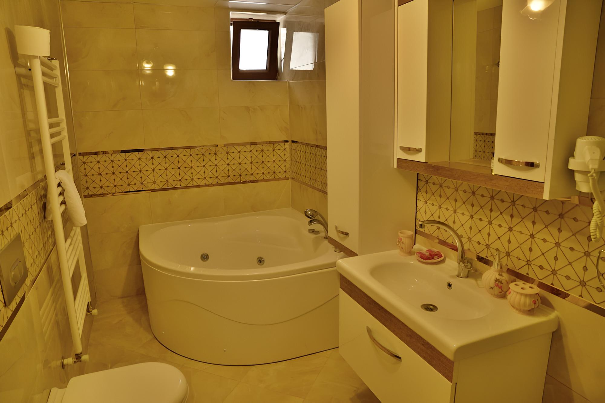 Dedeli Deluxe Hotel