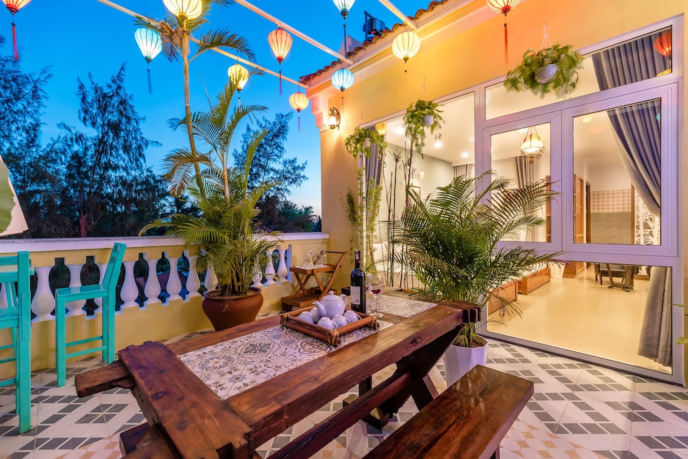 Golden Walls Homestay