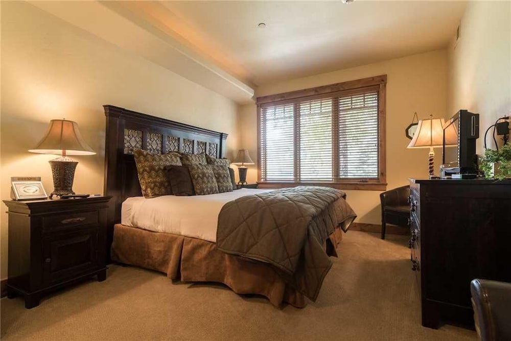 5112 Emerald Lodge, Trappeur's Crossing Apartment 2