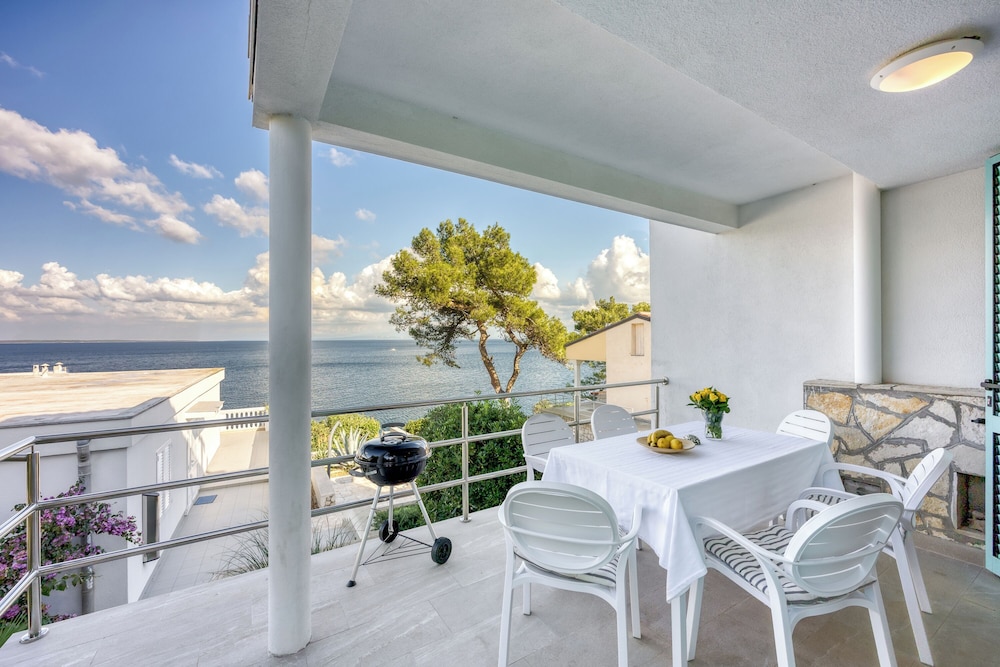 Valdarke Seaside Apartment