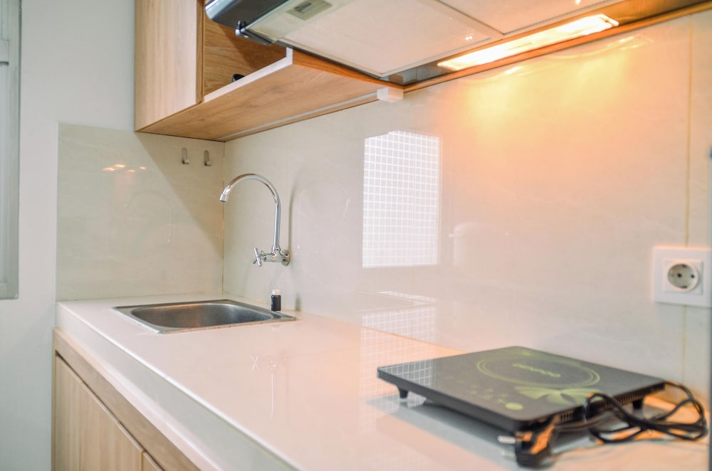 Chic and Cozy 2BR Apartment at Springwood Residence
